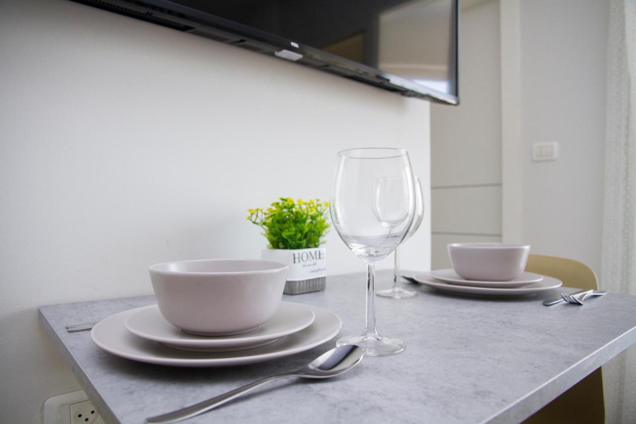 Apartments4You Leonardo 11 바트얌 외부 사진