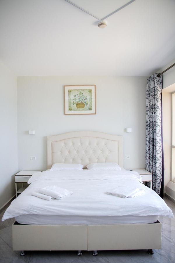 Apartments4You Leonardo 11 바트얌 외부 사진